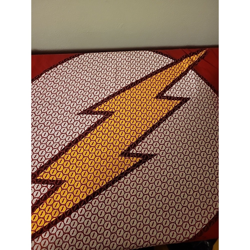 DC Comics The Flash Logo Lightning Bolt Red Shirt Size Medium PreOwned EXCELLENT